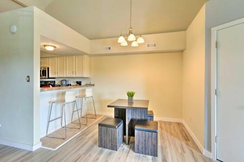 . Newport News Condo with Balcony Less Than 2 Mi to Lake!