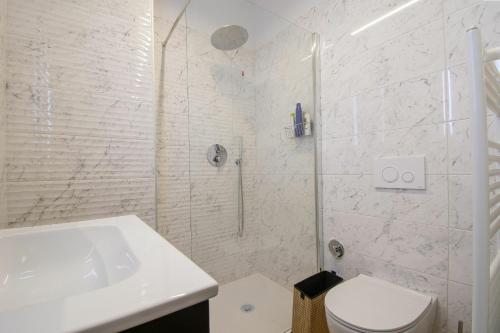 Cavour Stylish House - image 8