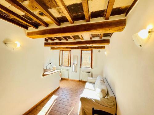 One-Bedroom Apartment image 8