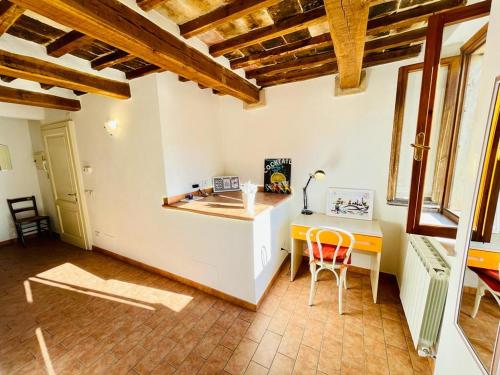 One-Bedroom Apartment image 6