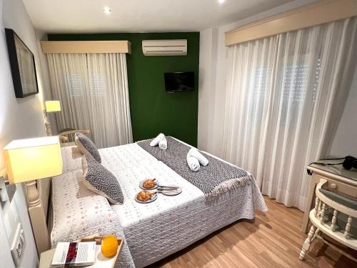 Double or Twin Room image 2