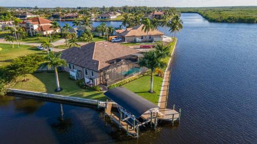 STUNNING Waterfront Villa with Infinity Pool, Spa, Preserve Views Casa del Sol - Roelens