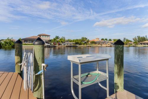 STUNNING Waterfront Villa with Infinity Pool, Spa, Preserve Views Casa del Sol - Roelens