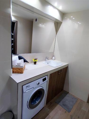 VERY NICE APARTMENT center city CHISINAU