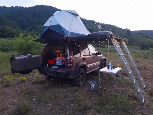 Jeep Liberty & Roof Tent