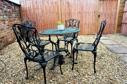Regent Place - ENTIRE 5 bed House in Town Centre