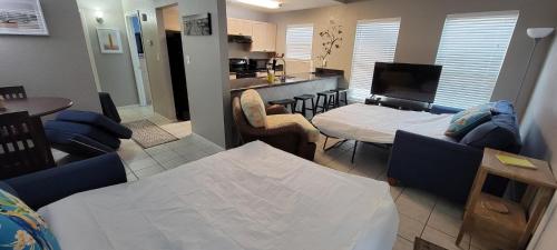 Less Than Block to Beach Trinity House-plex I unit 302