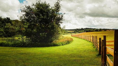 Vedere exterior, Marcassie Farm Lodges - Ash Studio in Forres