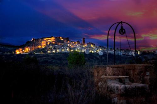 Habitour - Casa la Cenia in Cervera del Maestre