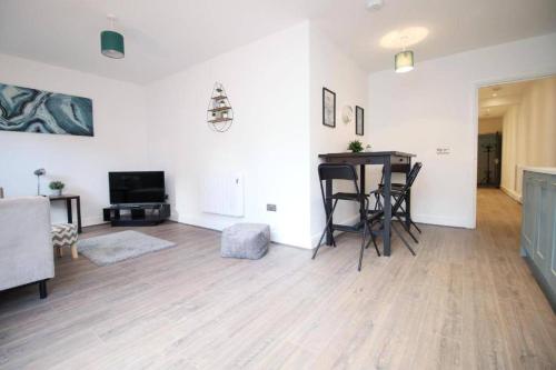 North Road Parkside Flat with Free Parking