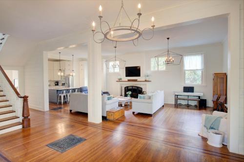 Historic Peterson Mansion - Savor Life and Rest with Friends! in Louisville, USA
