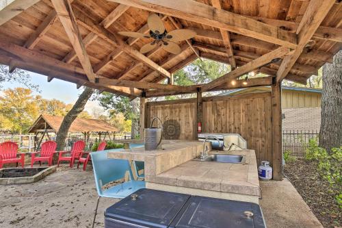 Guadalupe River Paradise with Hot Tub, Dock and Kayaks