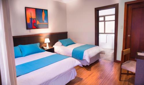 1 double bed, 1 twin bed