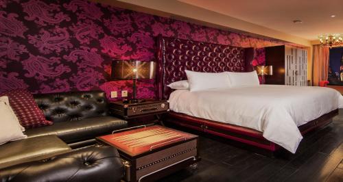 Luxury King Room - Non-Smoking