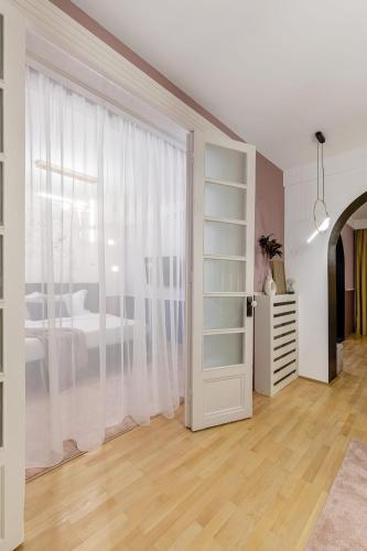 Modern 3 BR flat on the edge of Old Town - image 13