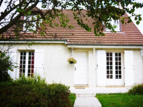 Entrance, Room in House - F2 in suburban residence 30 km from Paris in Saint-Germain-les-Corbeil