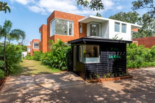 La Risa, 2 BHK Villas near Vagator Beach, Private Pool with Kitchen, Balcony, Security - Goa La Risa, 2 BHK Villas near Vagator Beach, Private Pool with Kitchen, Balcony, Security - Goa