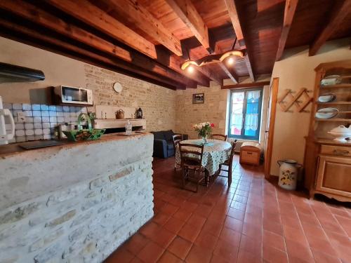 Gîte Benet, 3 pièces, 4 personnes - FR-1-426-139