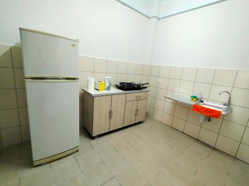 Kitchen, Zaara Homestay Krubong Alor Gajah Ayer Keroh Melaka in Durian Tunggal