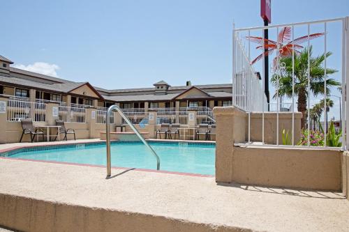 OYO Hotel McAllen Airport South - 1 mi from McAllen Medical Center