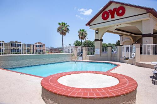 OYO Hotel McAllen Airport South - 1 mi from McAllen Medical Center