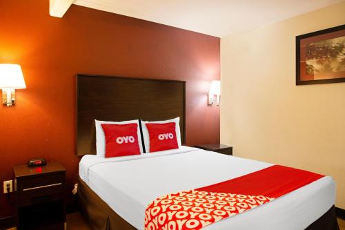 OYO Hotel McAllen Airport South - 1 mi from McAllen Medical Center