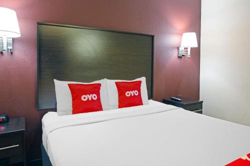 OYO Hotel McAllen Airport South - 1 mi from McAllen Medical Center