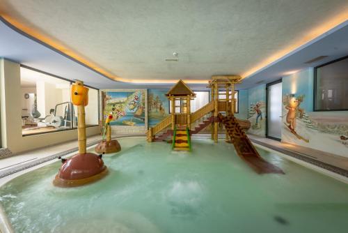 Alpholiday Dolomiti Wellness & Family Hotel