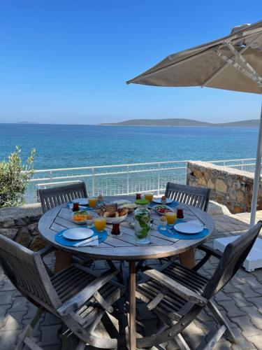  Beach House With Direct Access to Private Beach Near Bodrum in Çamlık