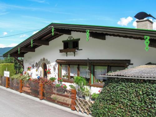Apartment Höllwarth by Interhome
