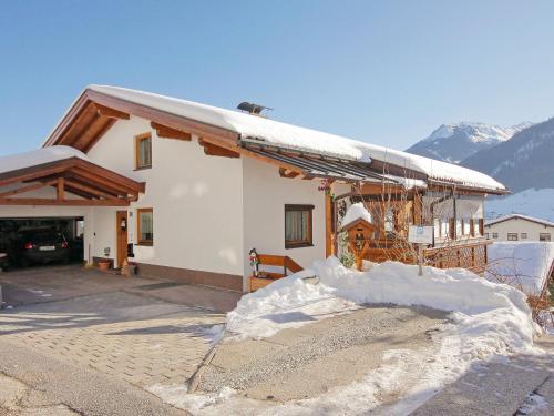  Apartment Haus Sailer by Interhome, Pension in Oberperfuss