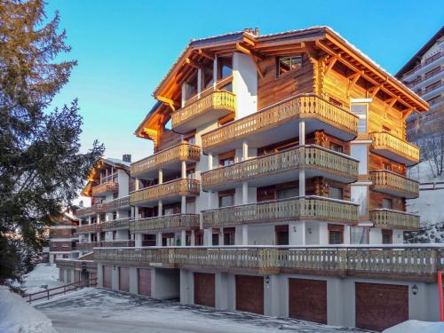  Apartment Les Cimes Blanches B 401 by Interhome, Pension in Nendaz