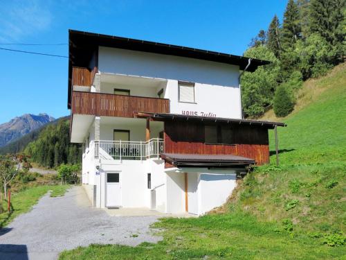Holiday Home Julia by Interhome – khách sạn tại Kappl