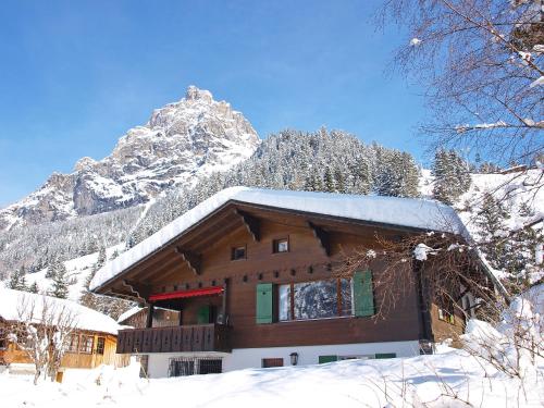  Holiday Home Chalet Marietta by Interhome, Unterkunft in Kandersteg