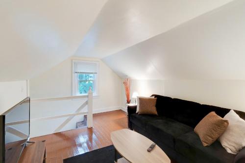 Amazing Centrally Located APT Combo Near UC, Hospital and Zoo! apts