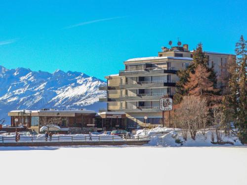  Apartment Jeanne d´Arc-6 by Interhome, Ferienwohnung in Crans-Montana