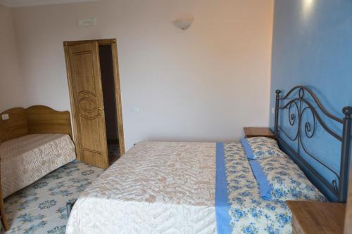 1 queen bed, 1 twin bed