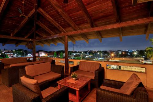 Pub/salong, Tills at Vienna Hotel in Sakumono