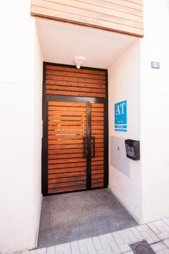 Deluxe Studio image 1
