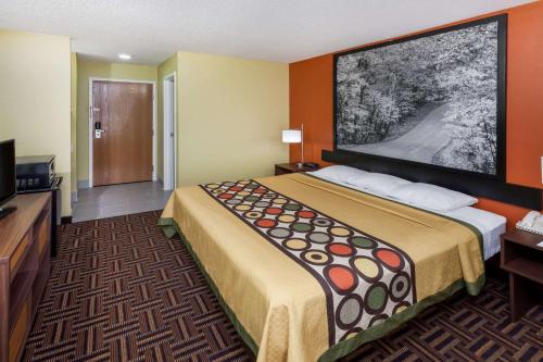 Super 8 by Wyndham Rochester - image 11