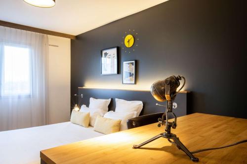 Best Western Plus Suitcase Paris La Defense