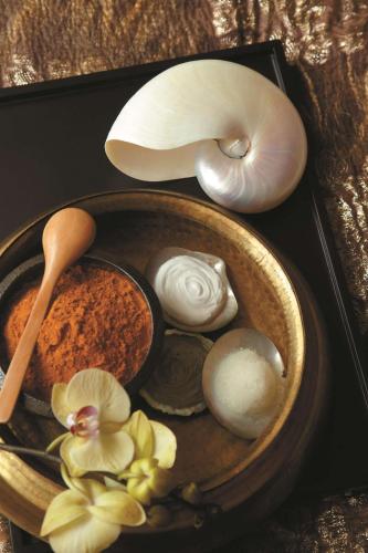 Futian Shangri-La, Shenzhen,Near to Shenzhen Convention&Exhibition Centre, Futian Railway Station