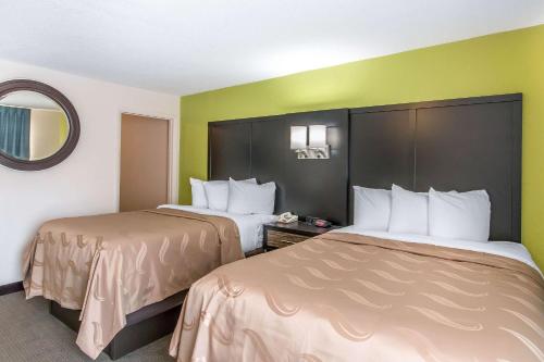 Quality Inn Hinesville - Fort Stewart Area Kitchenette Rooms - Pool - Guest Laundry - image 9