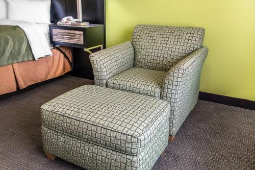 Quality Inn Hinesville - Fort Stewart Area Kitchenette Rooms - Pool - Guest Laundry - image 6