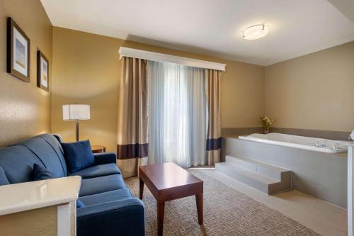 Comfort Inn & Suites Pittsburg