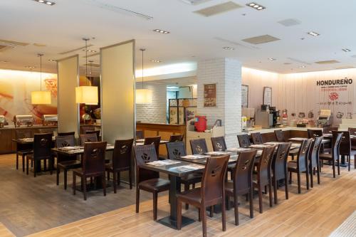 Restaurant, 柳營尖山埤 Liuying Jianshanpi Resort in Dongshan District