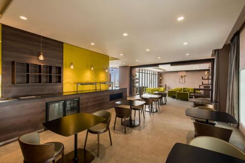 Bar/lounge, Radisson Blu Resort, Saidia Beach in Saidia