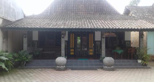 Wirosenjoyo Homestay
