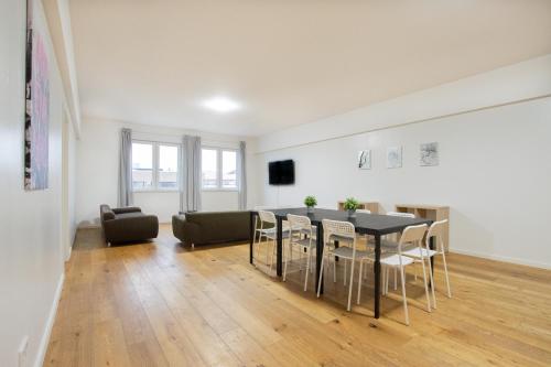 Tolstov Apartments - 250m2 Loft with 6 Rooms im Industriegebiet - 20 Min Messe DUS & Old Town DUS, Düsseldorf (photo 8)