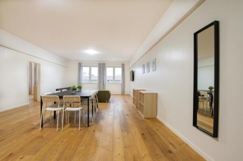 Tolstov Apartments - 250m2 Loft with 6 Rooms im Industriegebiet - 20 Min Messe DUS & Old Town DUS, Düsseldorf (photo 6)